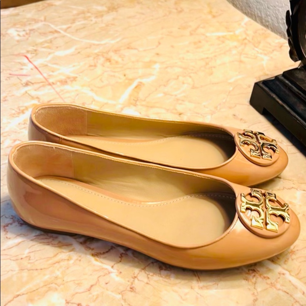 Tory Burch Flats!!!!!  Sizer5 excellent condition.